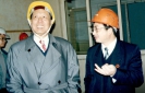 1997年4月3日，第九、十屆全國人大常委會副委員長、化工部副部長成思危（左一）蒞臨公司視察。